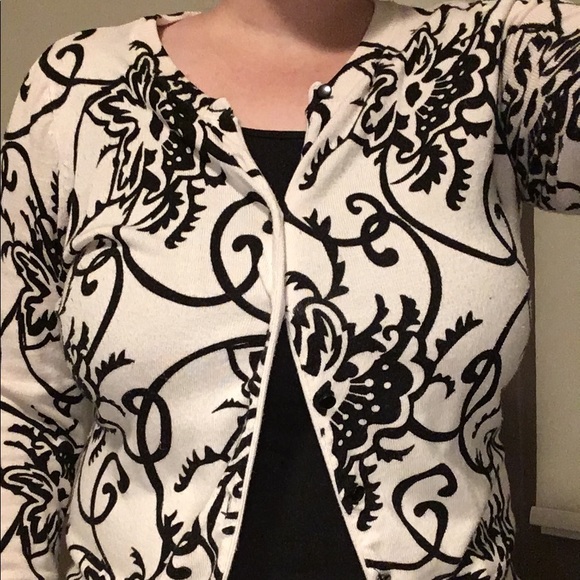 Red Brand Floral Cardigan Size M/L - Picture 2 of 5